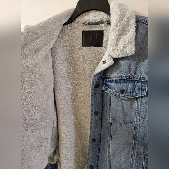 Vintage Faux Fur Collar & Full Lining Dusty Indigo Denim Unisex Jacket By DKNY - Picture 4 of 10